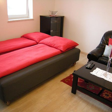 Vila Ema Apartments And Rooms ลูบลิยานา ภายนอก รูปภาพ
