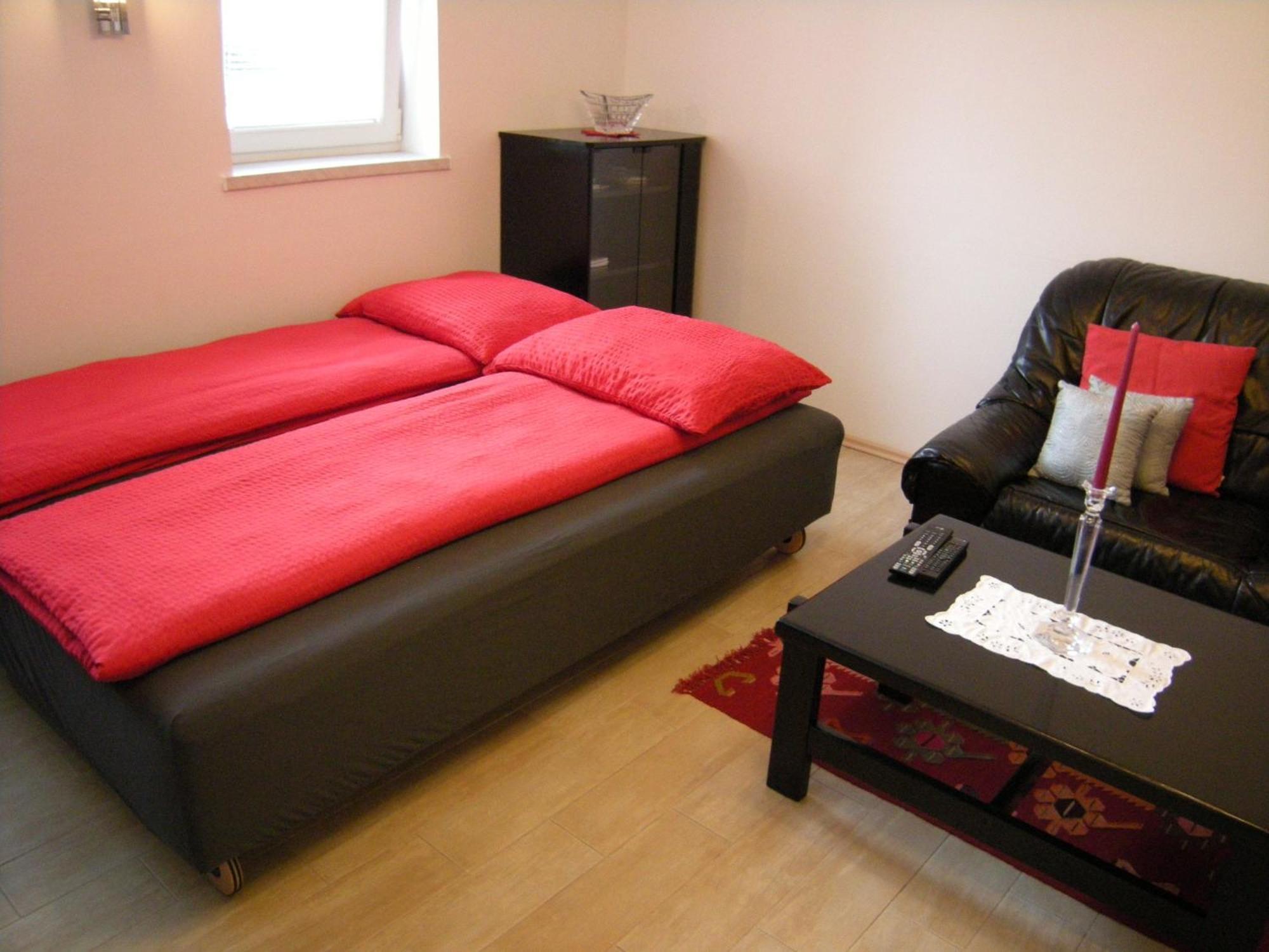 Vila Ema Apartments And Rooms ลูบลิยานา ภายนอก รูปภาพ