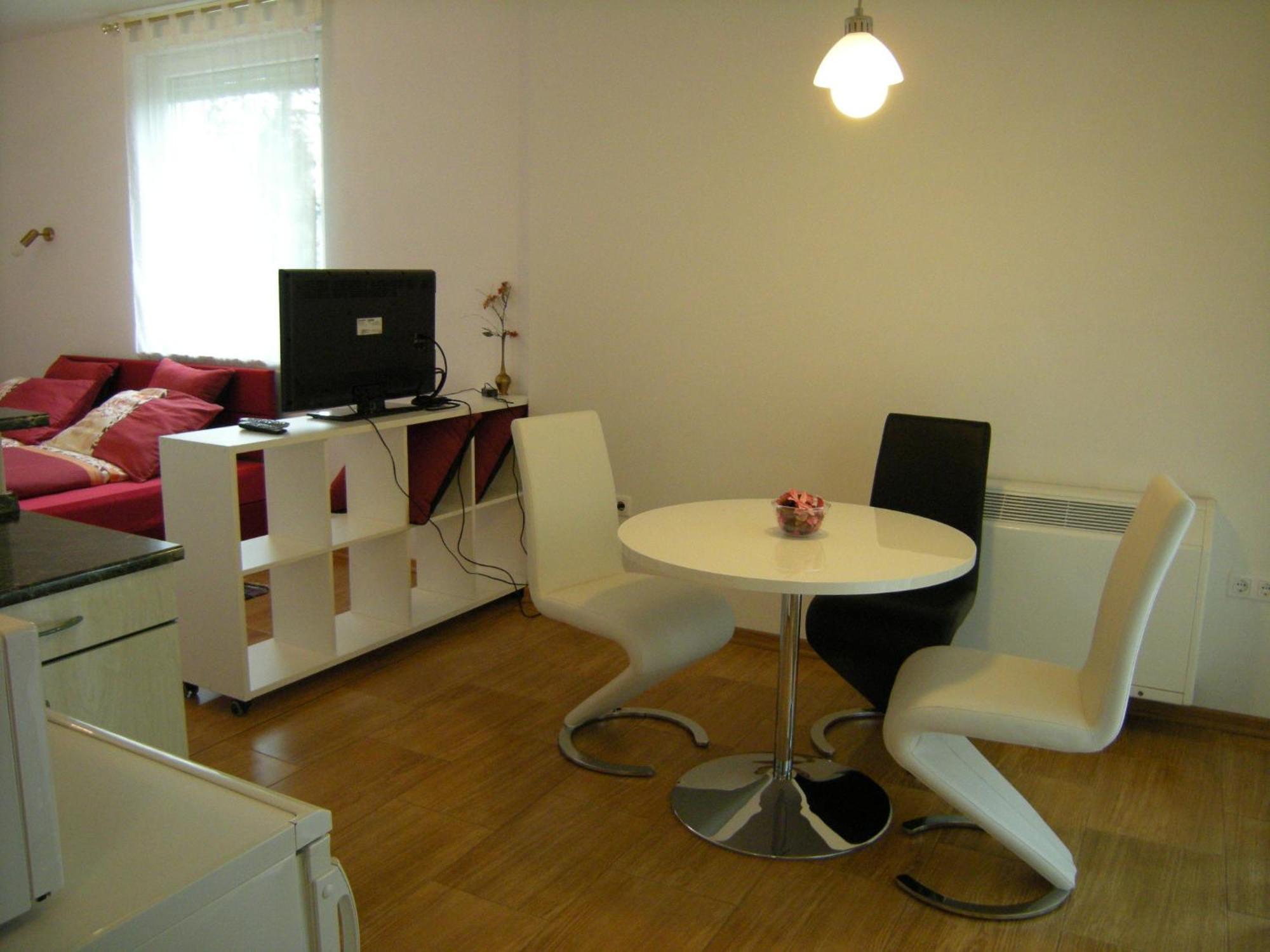 Vila Ema Apartments And Rooms ลูบลิยานา ภายนอก รูปภาพ