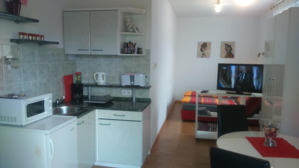 Vila Ema Apartments And Rooms ลูบลิยานา ภายนอก รูปภาพ