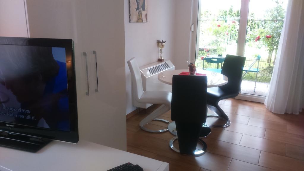 Vila Ema Apartments And Rooms ลูบลิยานา ภายนอก รูปภาพ