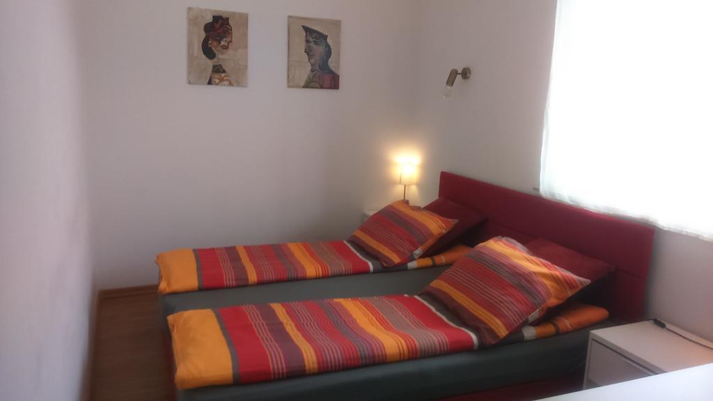 Vila Ema Apartments And Rooms ลูบลิยานา ภายนอก รูปภาพ