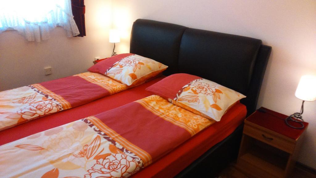 Vila Ema Apartments And Rooms ลูบลิยานา ภายนอก รูปภาพ