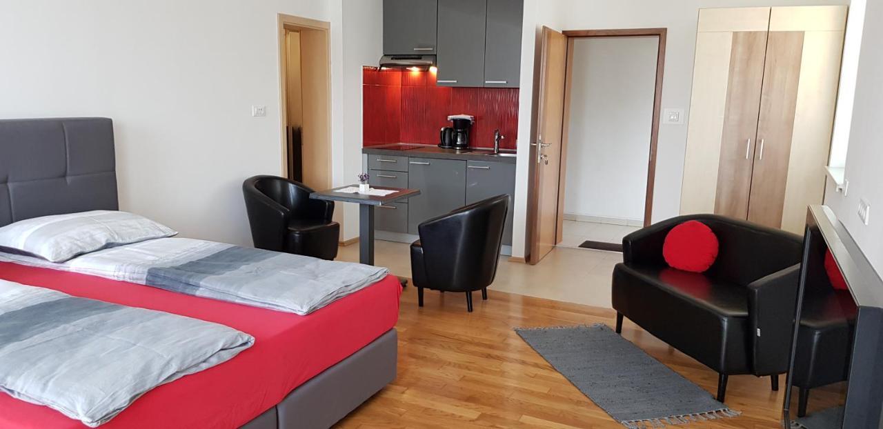 Vila Ema Apartments And Rooms ลูบลิยานา ภายนอก รูปภาพ