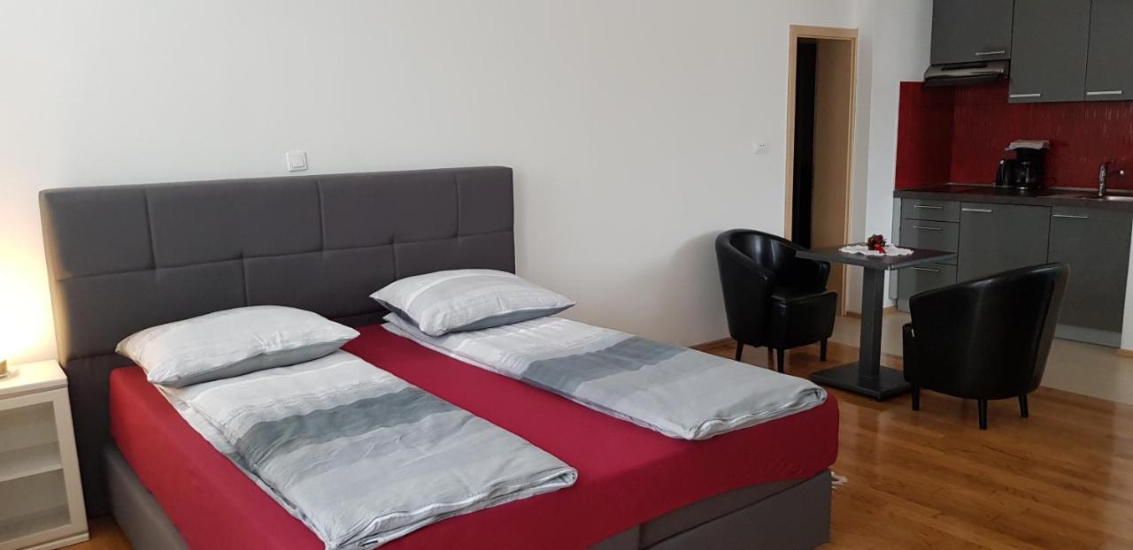 Vila Ema Apartments And Rooms ลูบลิยานา ภายนอก รูปภาพ